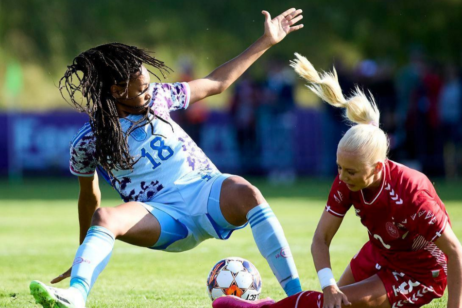 皇冠体育-精彩的足球比赛中选手们的表现让人动容(精彩纷呈的足球比赛)