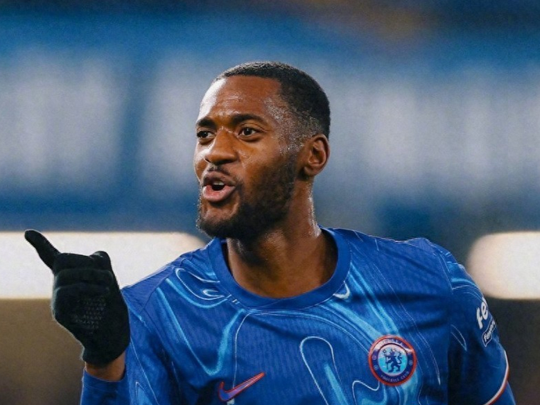 切尔西在主场比赛中遭遇失利,积分榜有所下滑 切尔西在主场比赛中遭遇失利,积分榜有所下滑