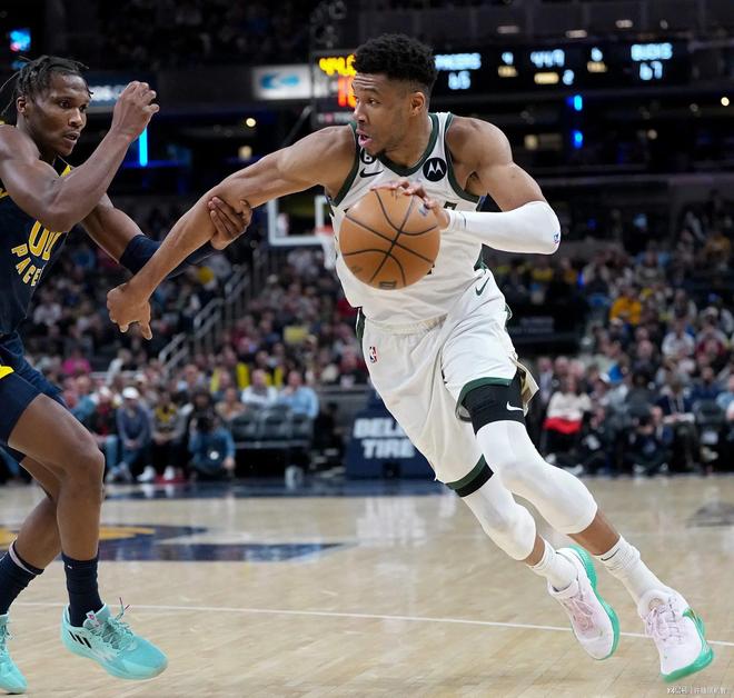 皇冠体育登录-雄鹿队背靠背比赛取得双胜，士气高涨